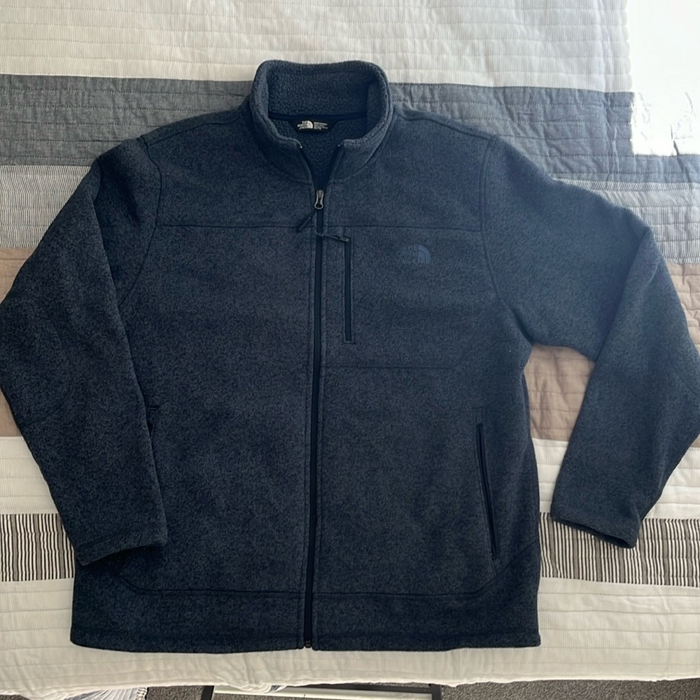 North Face almost new men’s fleece jacket in gunmetal blue. Size XL